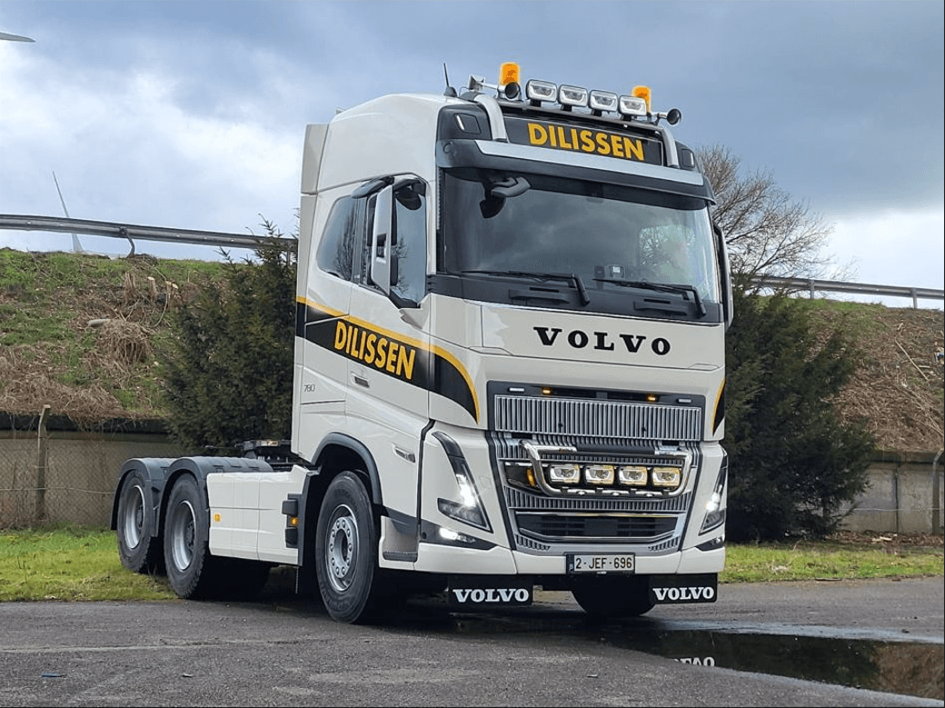 FH16 780 6X4 trekker voor Dilissen BV uit Mol